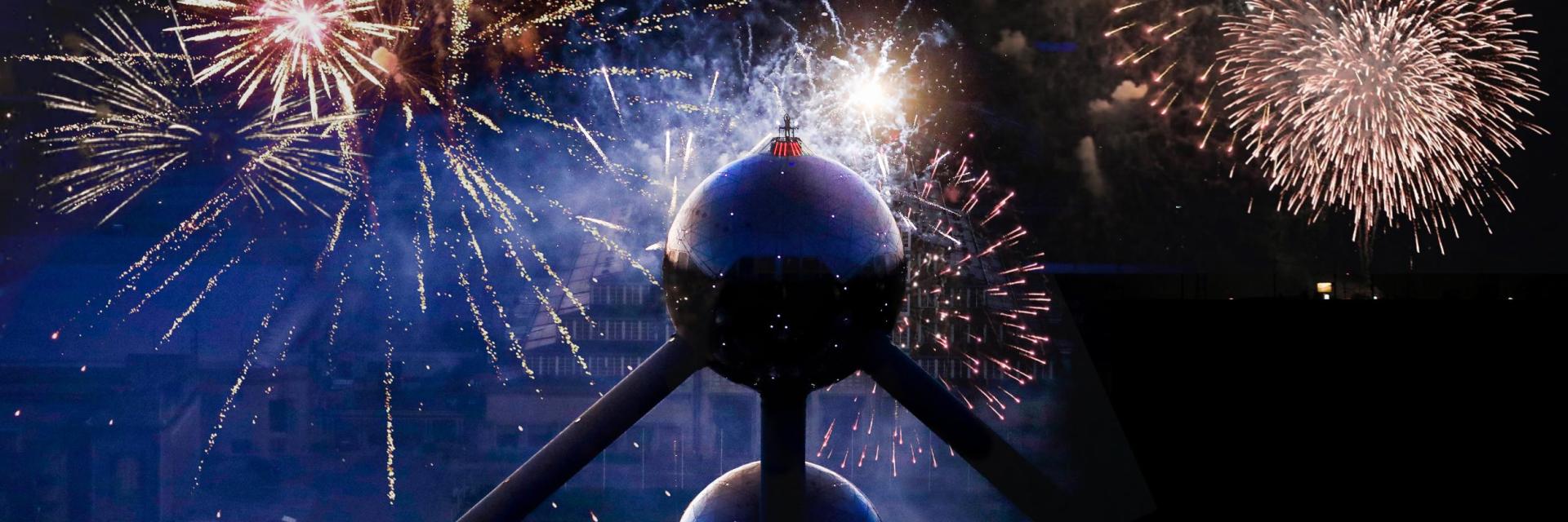 HENRI PFR ENFLAMME L'ATOMIUM DANS UN EVENEMENT EN PREMIERE MONDIALE