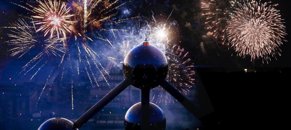 HENRI PFR ENFLAMME L'ATOMIUM DANS UN EVENEMENT EN PREMIERE MONDIALE